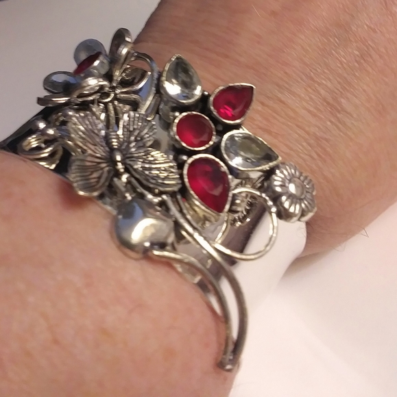 Stunning 925 Sterling Sterling Garnet Cuff Bracelet